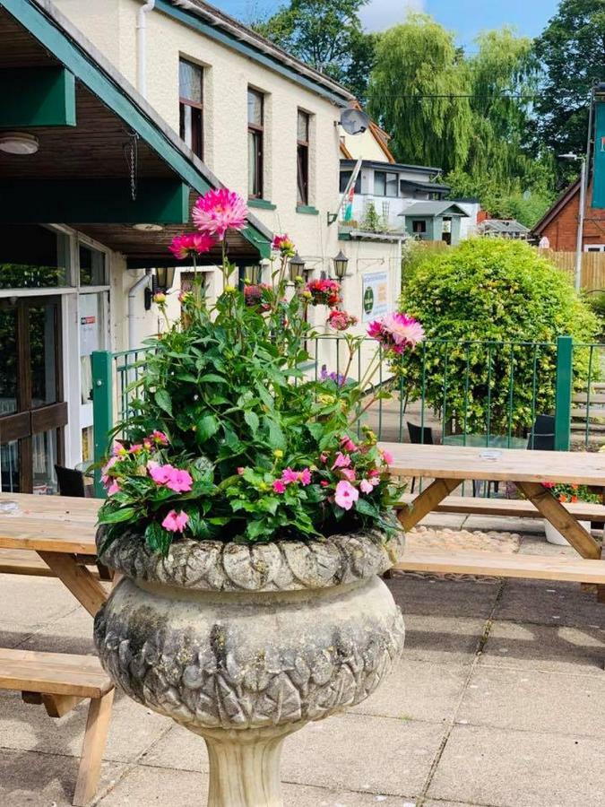 Milton Hotel Llanwern Village Newport (Gwent) Extérieur photo